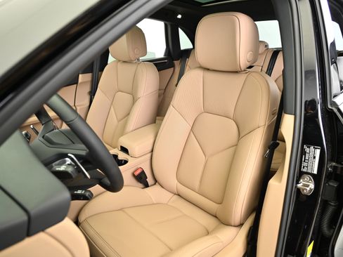 Used 2025 Porsche Macan image 5