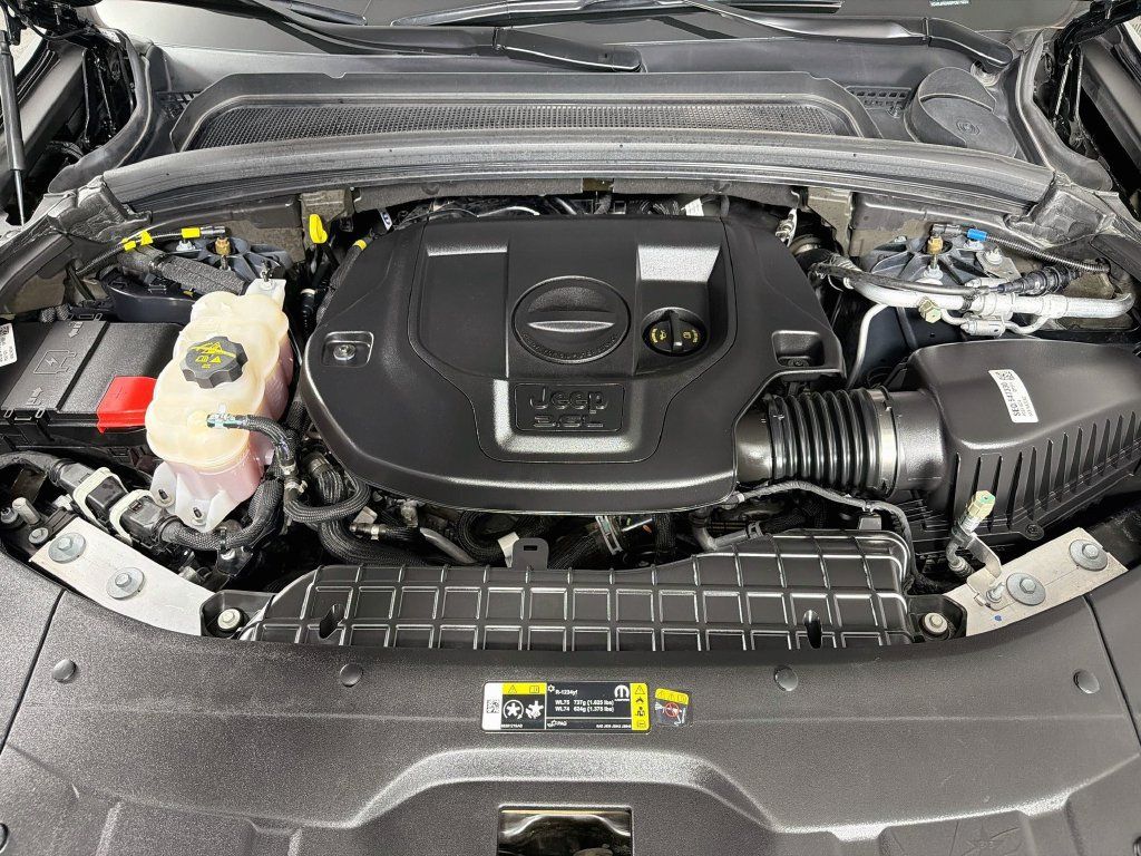 Used 2023 Jeep Grand Cherokee Overland AWD/4WD image 31