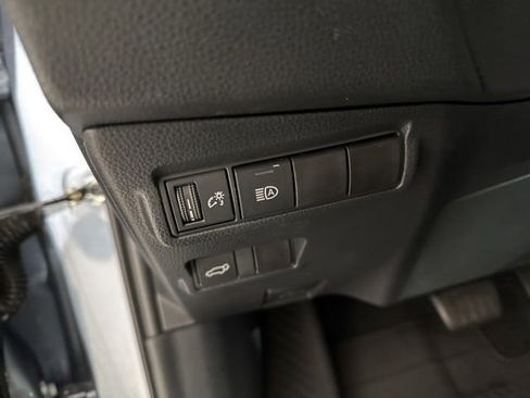 Used 2023 Toyota Corolla Cross XLE image 25