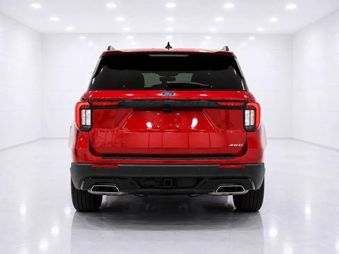 Used 2025 Ford Explorer ST-Line w/ ST-Line Street Pack AWD/4WD image 4