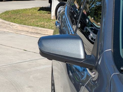 Used 2023 Chevrolet Equinox Premier image 10