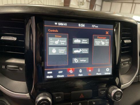 Used 2020 RAM 1500 4x4 Crew Cab image 22