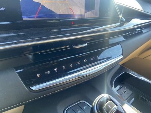 Certified 2023 Cadillac Escalade Premium Luxury w/ Performance Package image 18