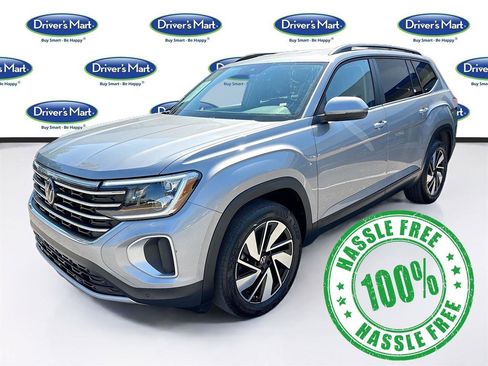 Used 2025 Volkswagen Atlas SE image 3