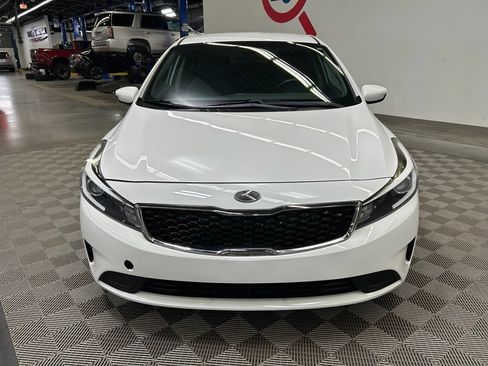 Used 2017 Kia Forte LX FWD image 3