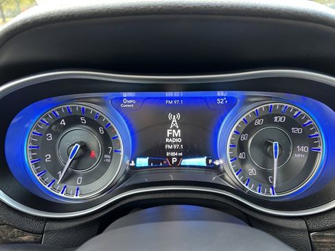 Used 2016 Chrysler 300 C image 29