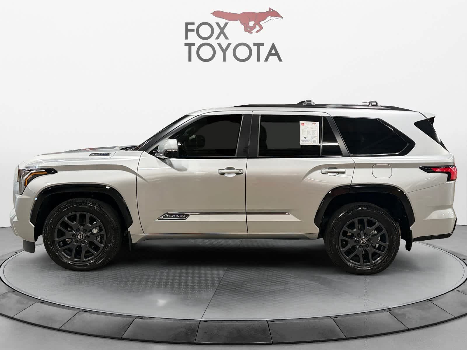Used 2025 Toyota Sequoia Platinum AWD/4WD image 3