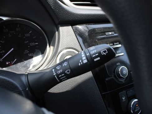 Used 2015 Nissan Rogue SV FWD image 13