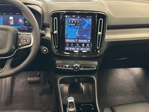Used 2026 Volvo XC40 B5 Ultra w/ Protection Package Premier image 11