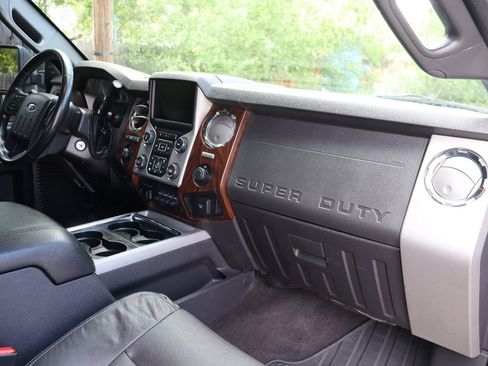 Used 2015 Ford F250 Lariat w/ Lariat Ultimate Package AWD/4WD image 18