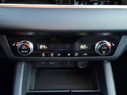 Used 2024 Mitsubishi Outlander SE image 15