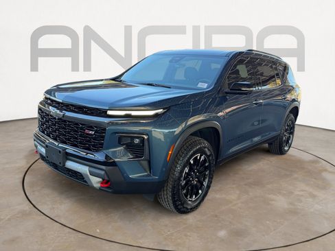 Used 2025 Chevrolet Traverse Z71 w/ Enhanced Driving Package image 7