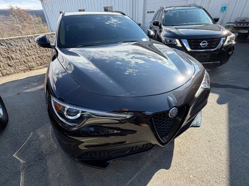 Used 2023 Alfa Romeo Stelvio Veloce AWD/4WD image 6