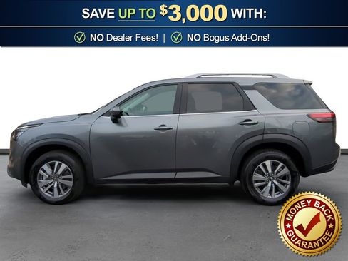 Used 2025 Nissan Pathfinder SL image 2