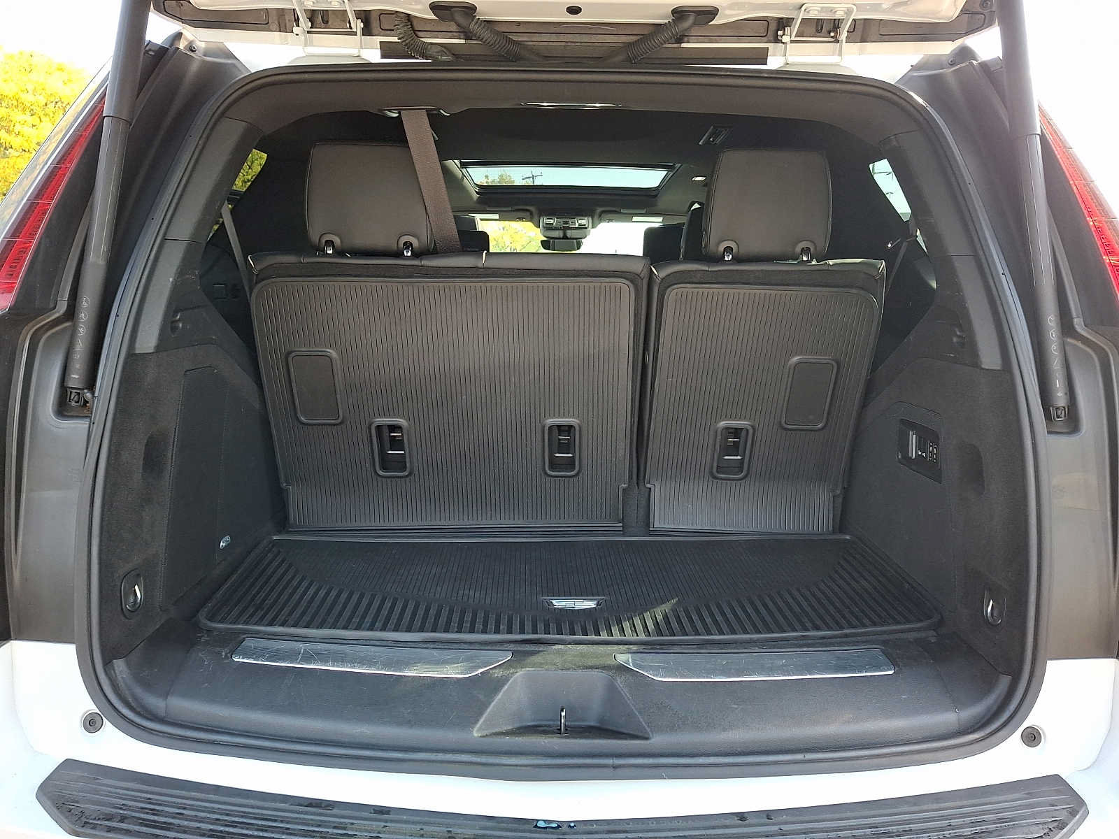 Used 2023 Cadillac Escalade Premium Luxury w/ LPO, Floor Liner Package AWD/4WD image 28