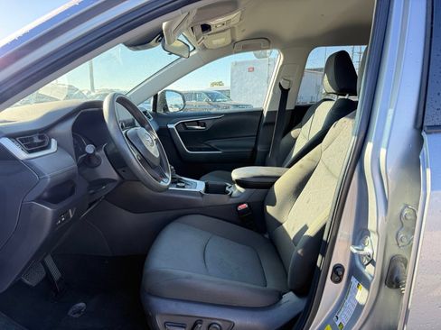 Used 2025 Toyota RAV4 XLE AWD/4WD image 5