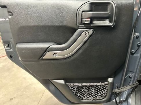 Used 2018 Jeep Wrangler Unlimited Sport S AWD/4WD image 19