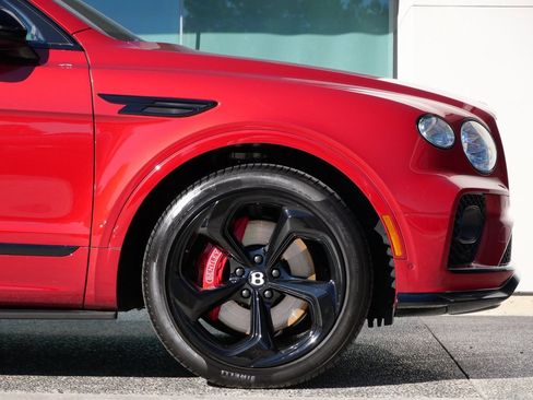 Used 2022 Bentley Bentayga image 6