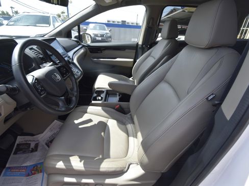 Used 2024 Honda Odyssey Touring image 2