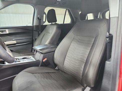 Used 2021 Ford Explorer XLT RWD image 10