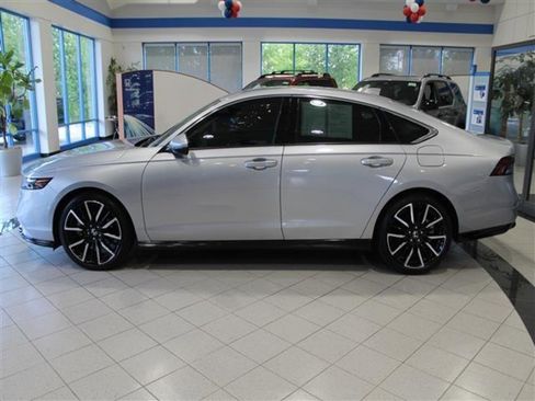 Used 2024 Honda Accord Touring image 5