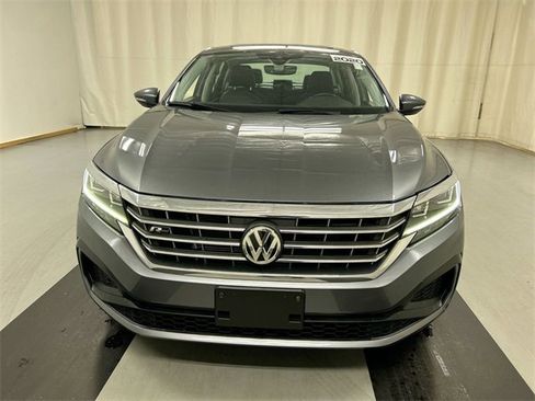 Used 2020 Volkswagen Passat 2.0T R-Line image 5