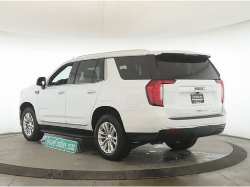 Used 2024 GMC Yukon SLT w/ SLT Luxury Package image 8