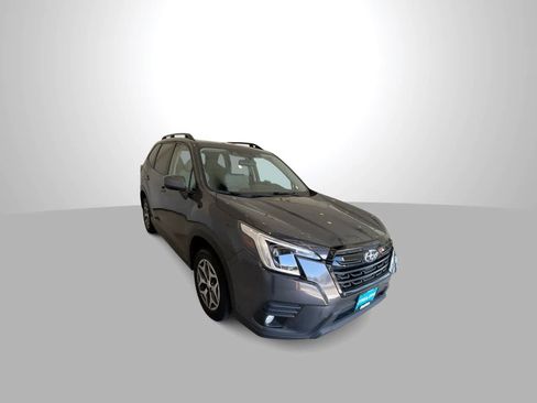 Used 2022 Subaru Forester Premium AWD/4WD image 2
