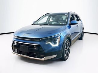 Used 2023 Kia Niro SX Touring video 3