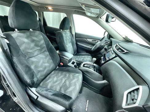 Used 2016 Nissan Rogue SV w/ SV Premium Package image 30
