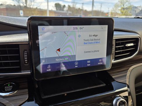 Used 2021 Ford Explorer Limited w/ Equipment Group 301A AWD/4WD image 25