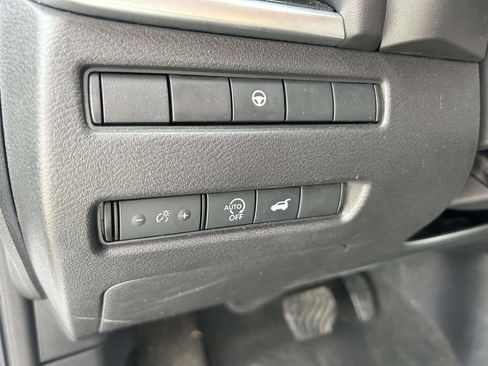 Used 2024 Nissan Rogue SV AWD/4WD image 19