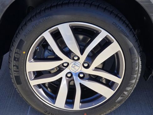 Certified 2018 Honda Pilot Touring image 10