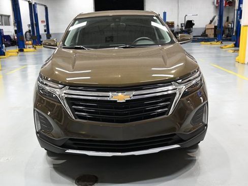 Used 2023 Chevrolet Equinox LT image 2