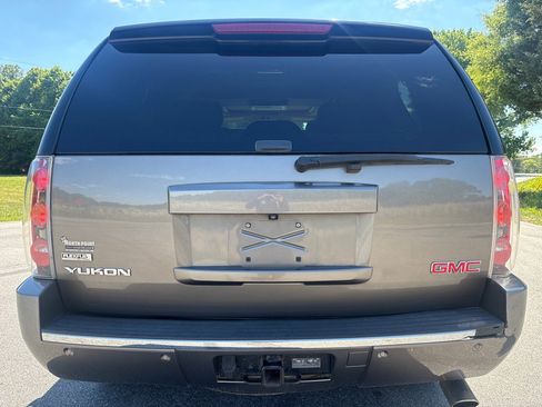 Used 2012 GMC Yukon Denali AWD/4WD image 4