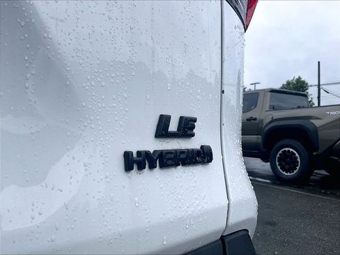 Used 2024 Toyota RAV4 LE AWD/4WD image 29