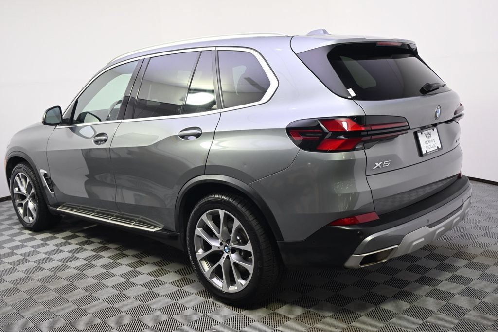 Used 2024 BMW X5 xDrive40i AWD/4WD image 3