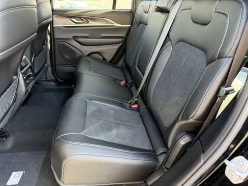 New 2026 Jeep Grand Cherokee Altitude image 30