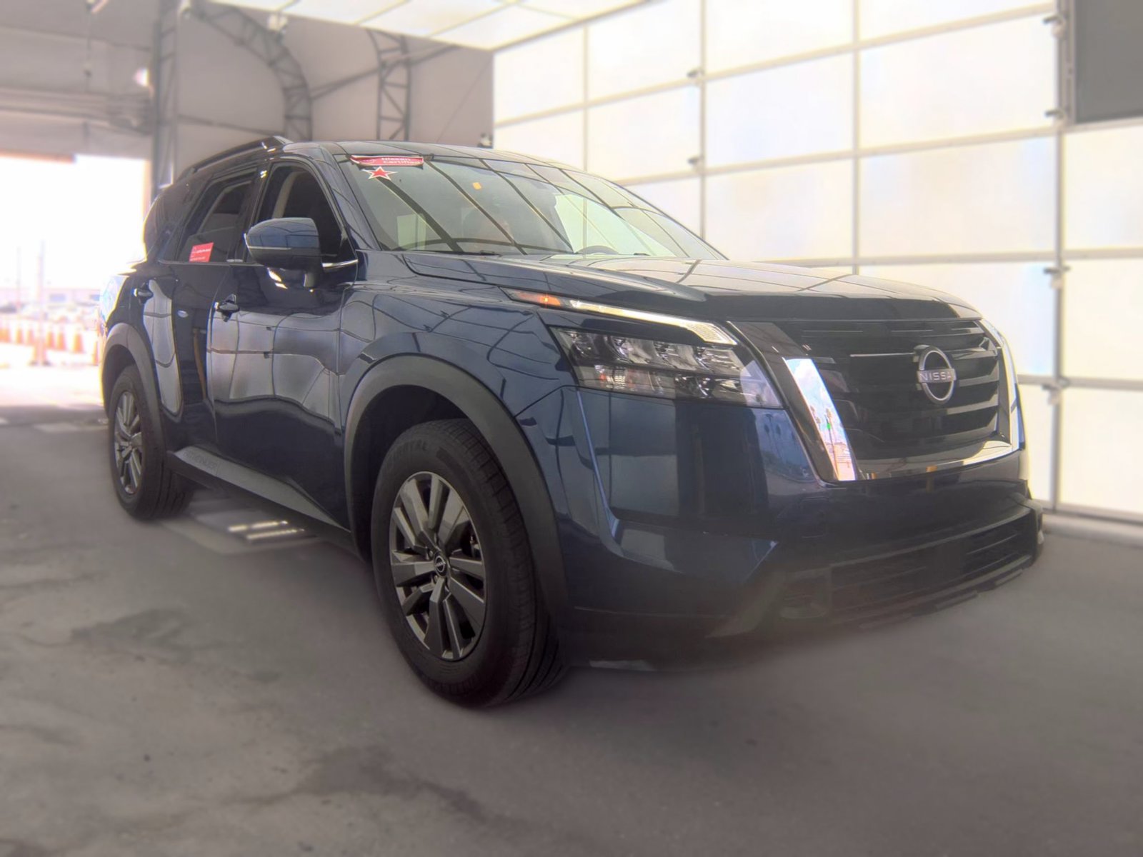 Used 2025 Nissan Pathfinder SV FWD image 4