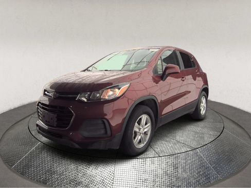 Used 2021 Chevrolet Trax LS w/ Tint and Cruise Package AWD/4WD image 3