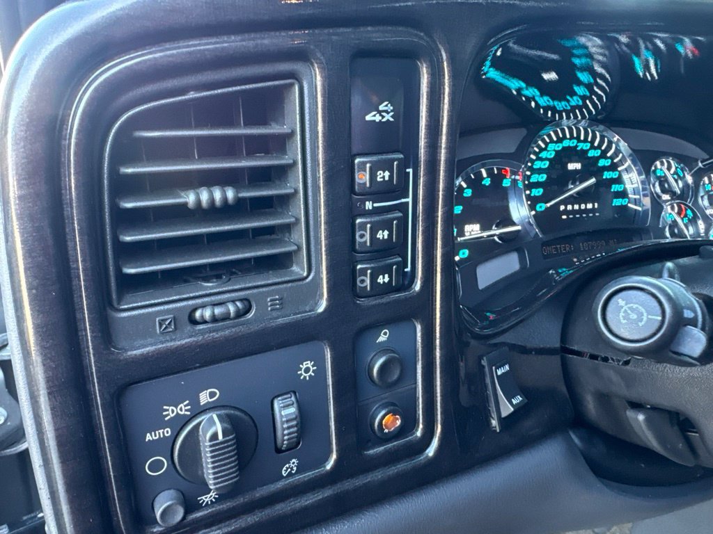 Used 2007 GMC Sierra 3500 SLT w/ Heavy-Duty Power Package AWD/4WD image 18
