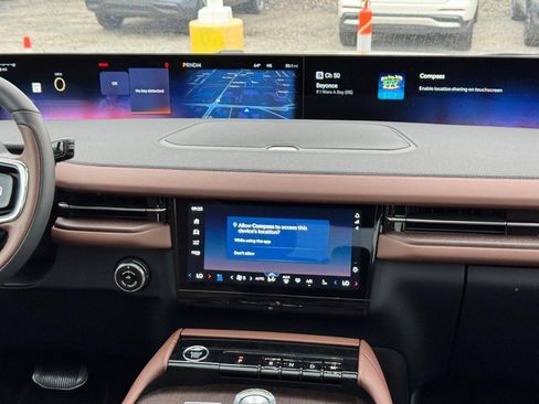 New 2025 Lincoln Navigator L Reserve image 17