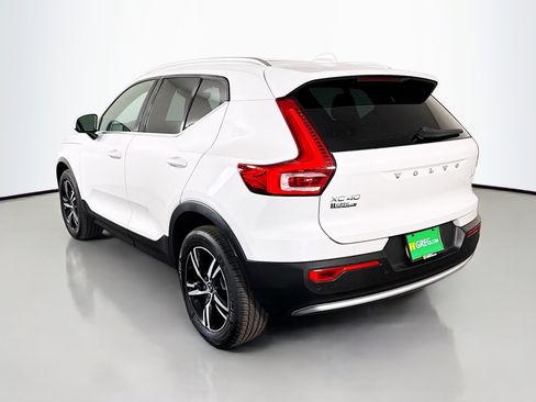 Used 2025 Volvo XC40 B5 Core image 7