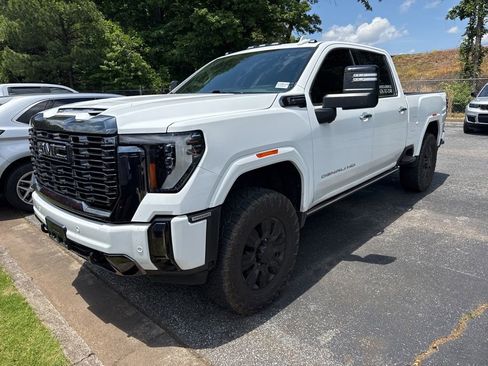 Used 2024 GMC Sierra 3500 Denali Ultimate AWD/4WD image 3