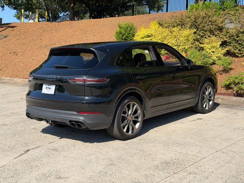Used 2023 Porsche Cayenne AWD/4WD image 3