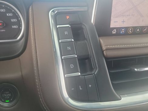 Used 2021 Chevrolet Suburban High Country RWD image 16