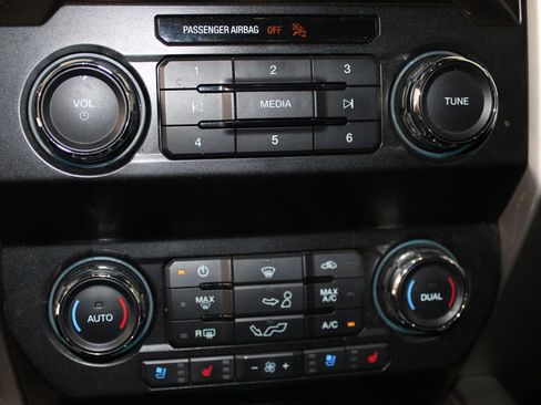 Used 2019 Ford F150 Lariat image 32