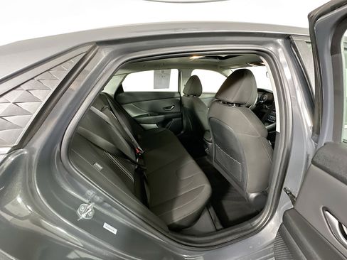 Used 2025 Hyundai Elantra SEL FWD image 30