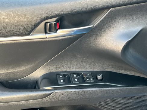 Used 2019 Toyota Camry SE image 12