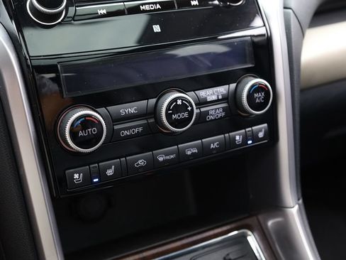Used 2022 Subaru Ascent Touring AWD/4WD image 18